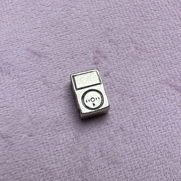 Super Cute Ipod Vintage Chamilia Charm - Picture 1 of 2